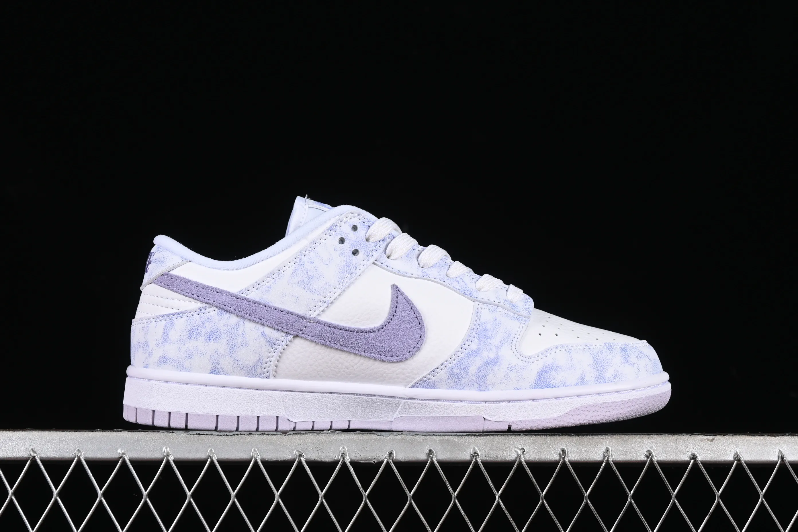 All categories Nk SB Dunk series Nk SB Dunk Low low-top sneakers Nk SB Dunk Low Prm white and light purple color SB smashed backboard fashion casual sneakers DM9467-500